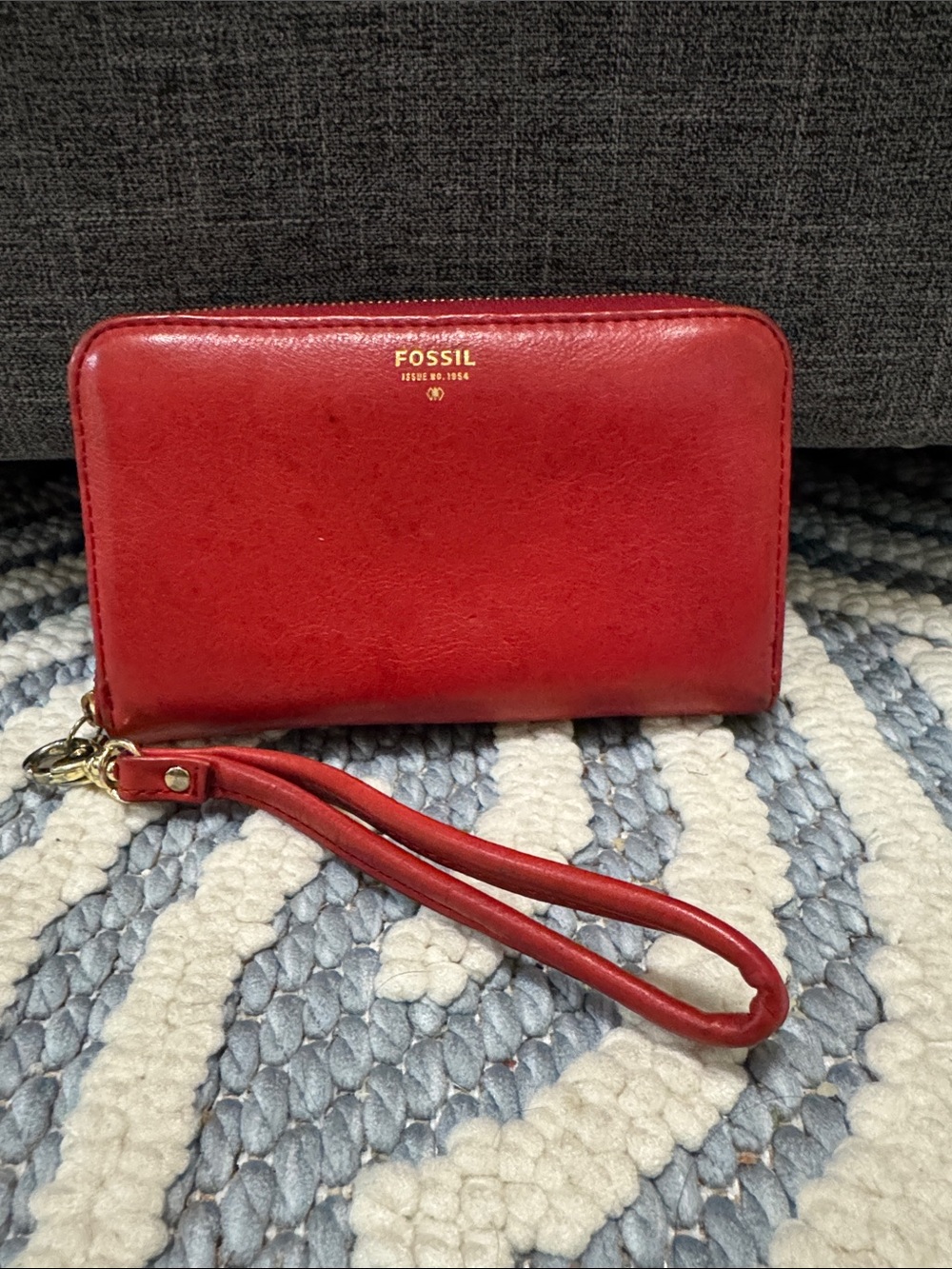 Fossil SL4268 Red Genuine Cowhide Leather Zip Around Wristlet Wallet - Picture 1 of 8